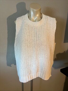 Abercrombie & Fitch Cream Ribbed Sleeveless Knit Crewneck